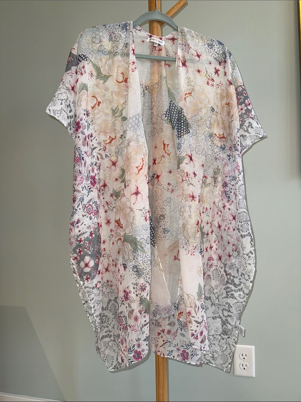 Woven Heart Floral Sheer Kimono Cardigan in White, Gray, Pink NWOT